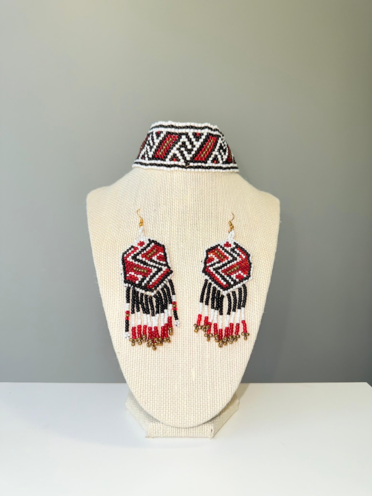 HH: Hand beaded Jewelry Set